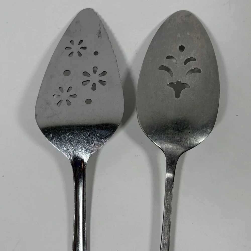 Vintage Lot of 2 Stainless Steel Pie Servers EKCO Daisy and Oneida Fleur De Lis